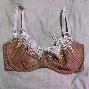 Nude and off white lace Victoria Secret bra 34DD